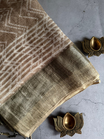 Nadiya | Brown and Pale Yellow Classic Linen Saree