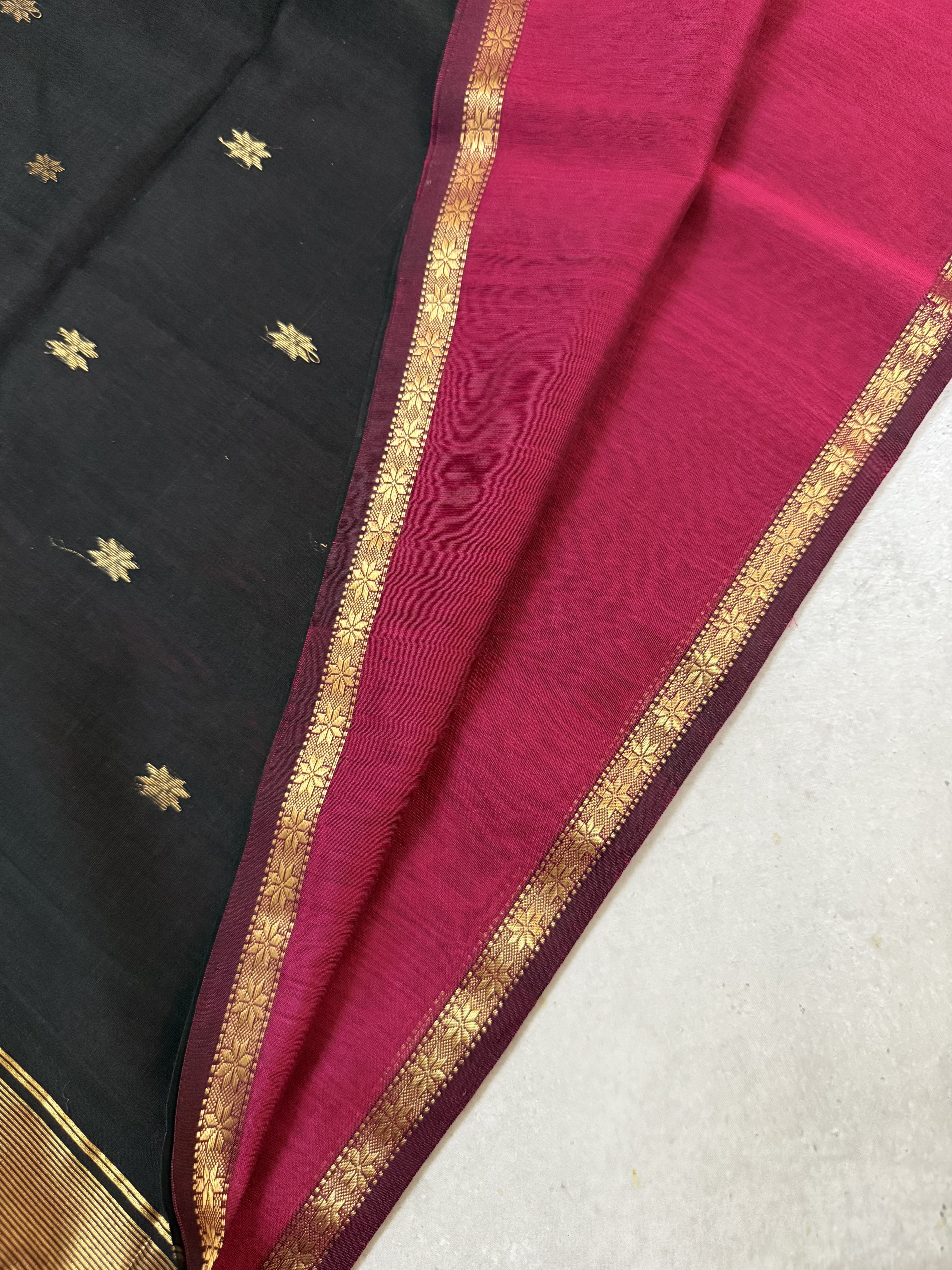 Menaka | Pink And Black Maheshwari Silk Cotton Saree