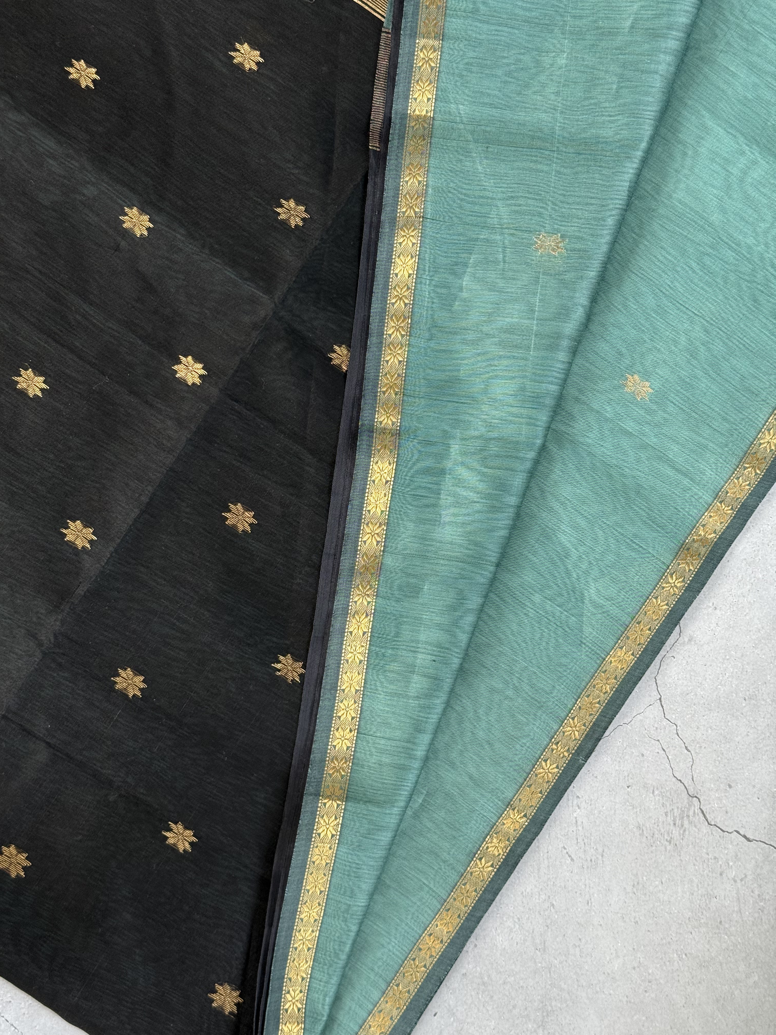 Apsara | Sky Blue And Black Maheshwari Silk Cotton Saree