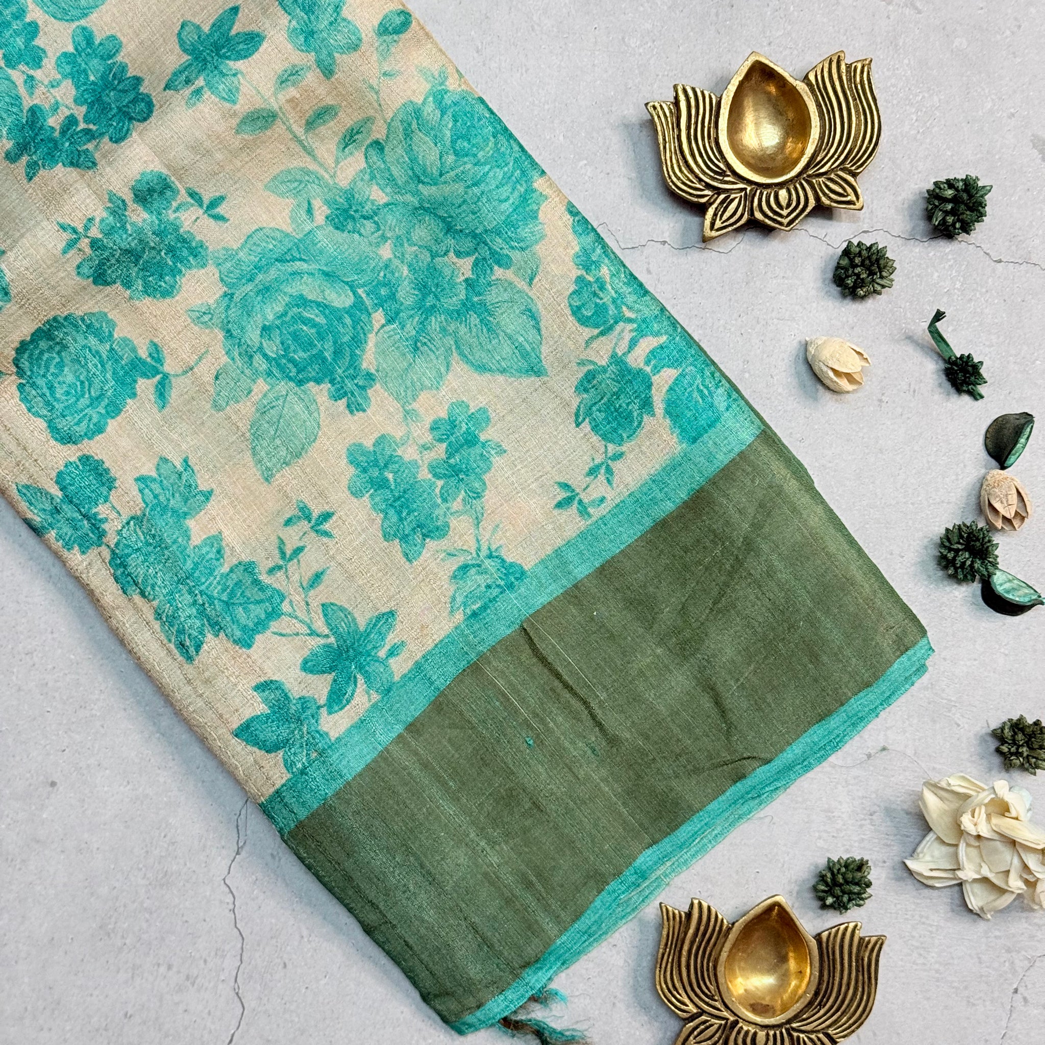 Chinmayee | Green and White Floral Printed Tussar Silk Saree