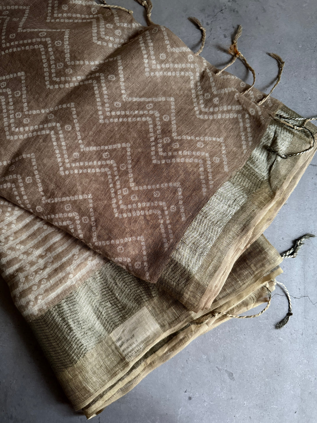 Nadiya | Brown and Pale Yellow Classic Linen Saree