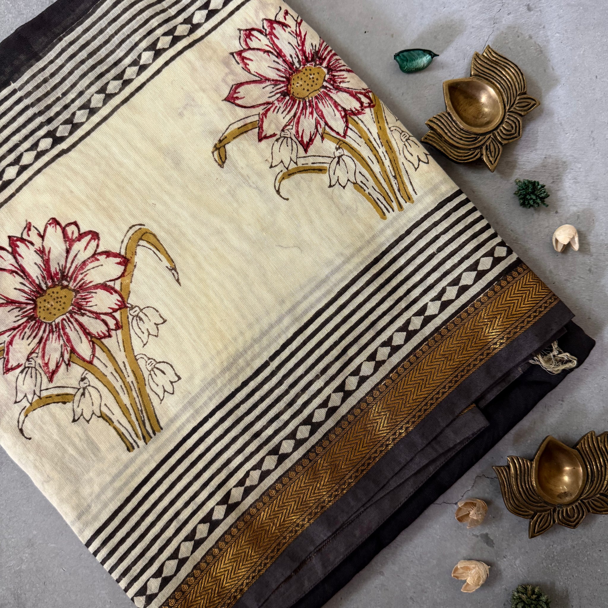 Aahana | Grey and Off White Block Printed Maheshwari Saree