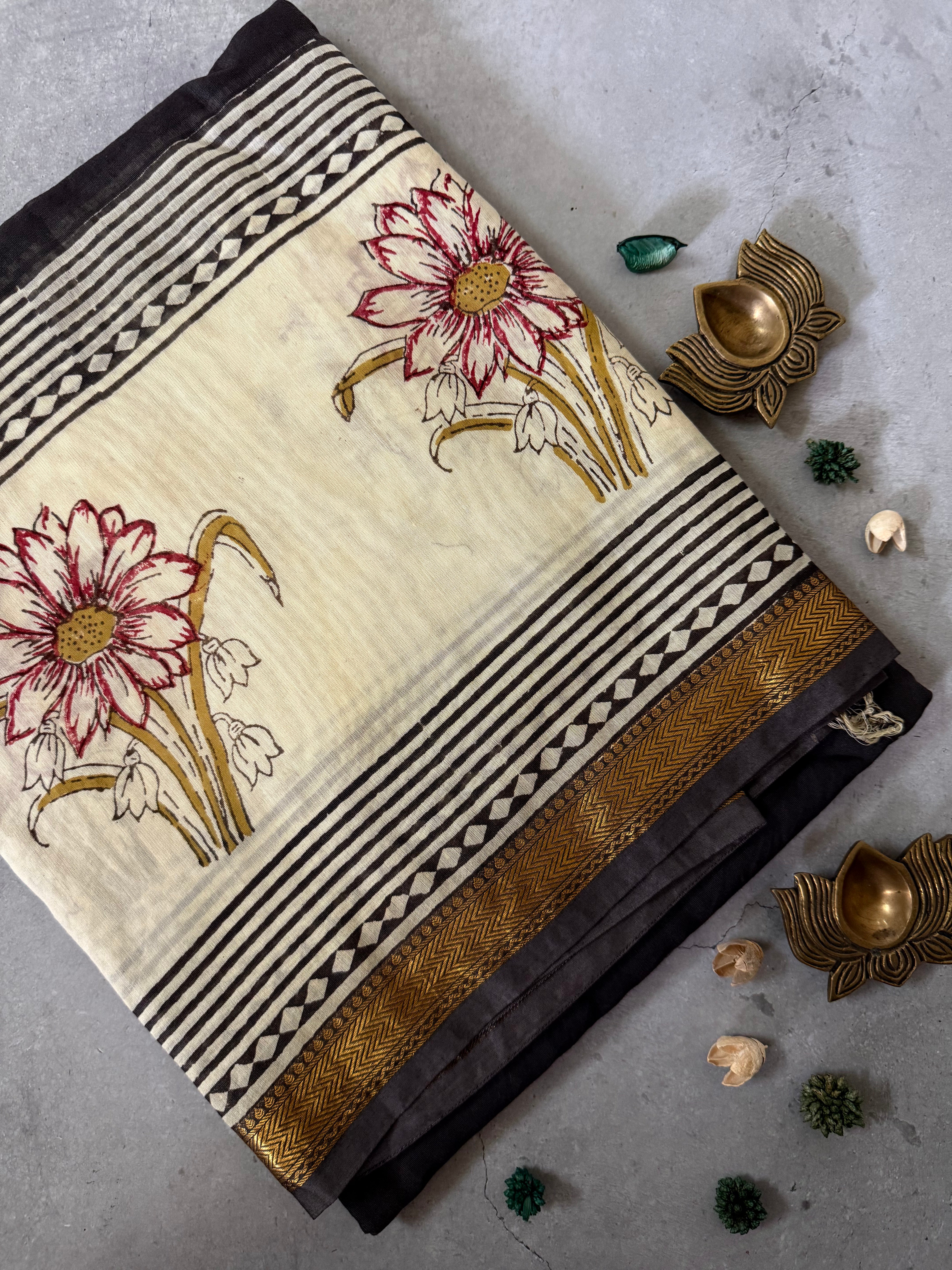 Aahana | Grey and Off White Block Printed Maheshwari Saree