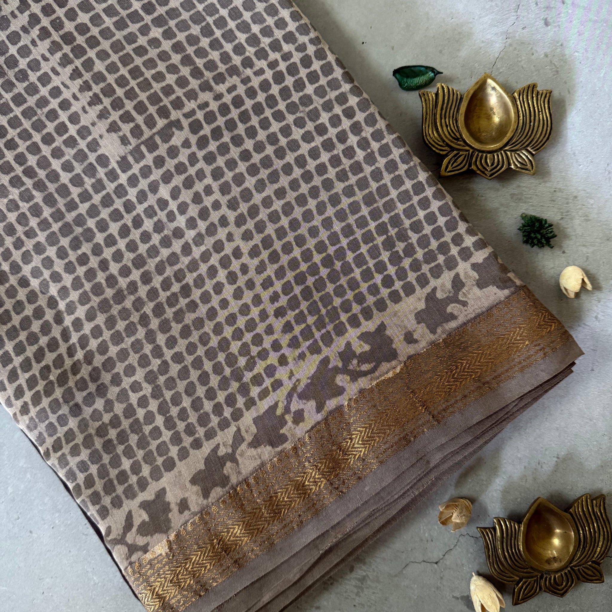 Parijna| Grey and Black Block Printed Maheshwari Saree