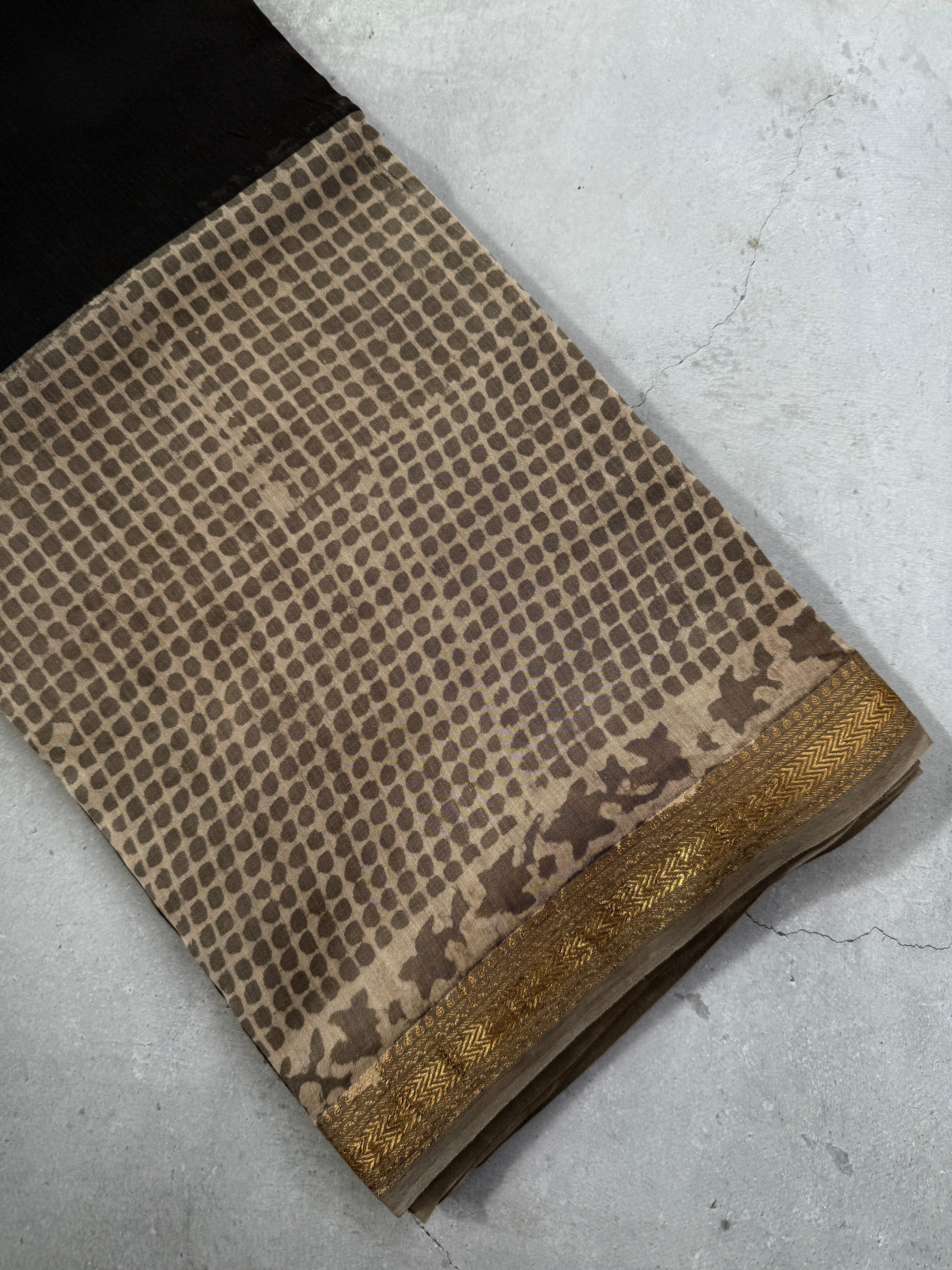 Parijna| Grey and Black Block Printed Maheshwari Saree