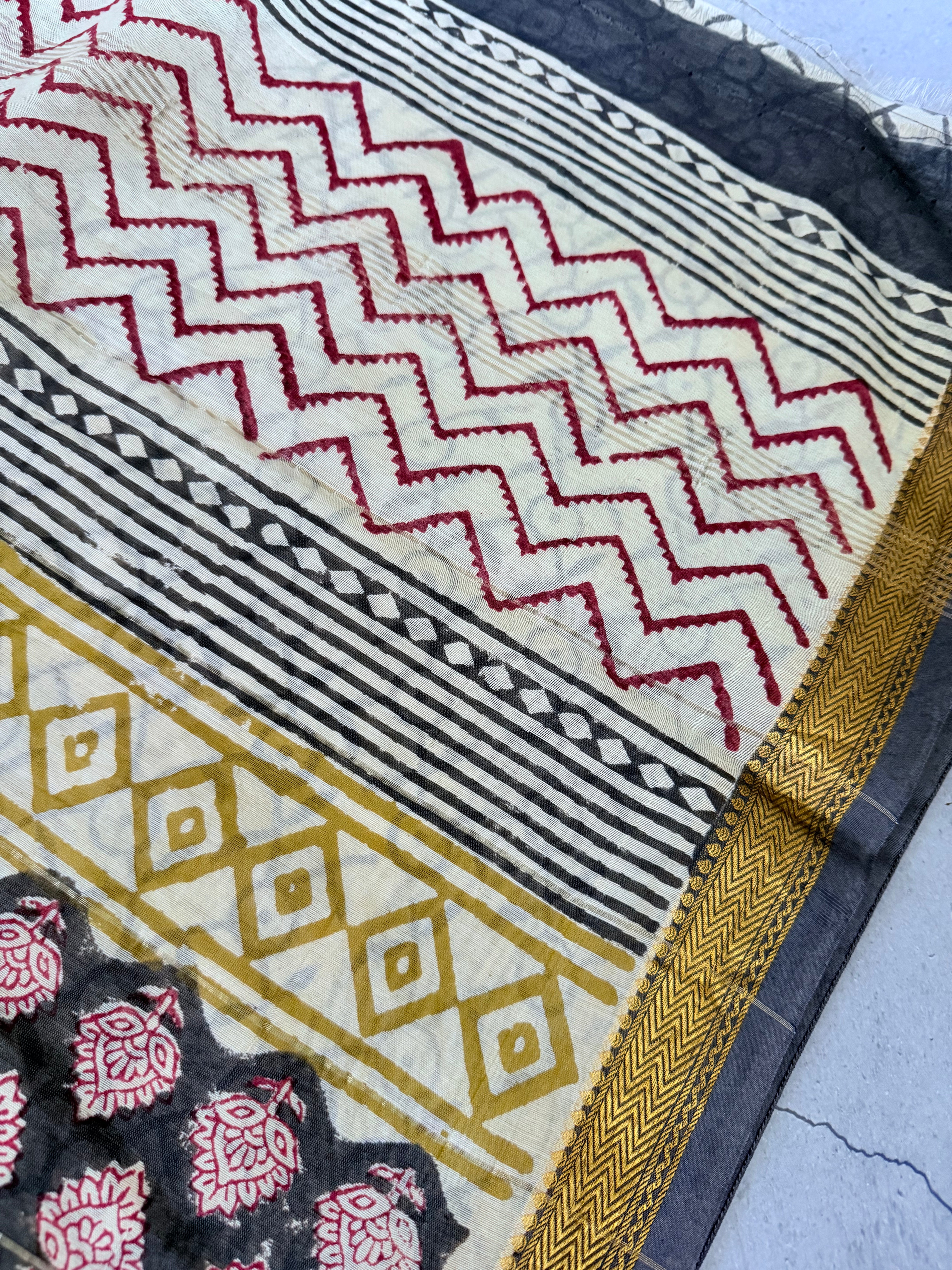 Aahana | Grey and Off White Block Printed Maheshwari Saree