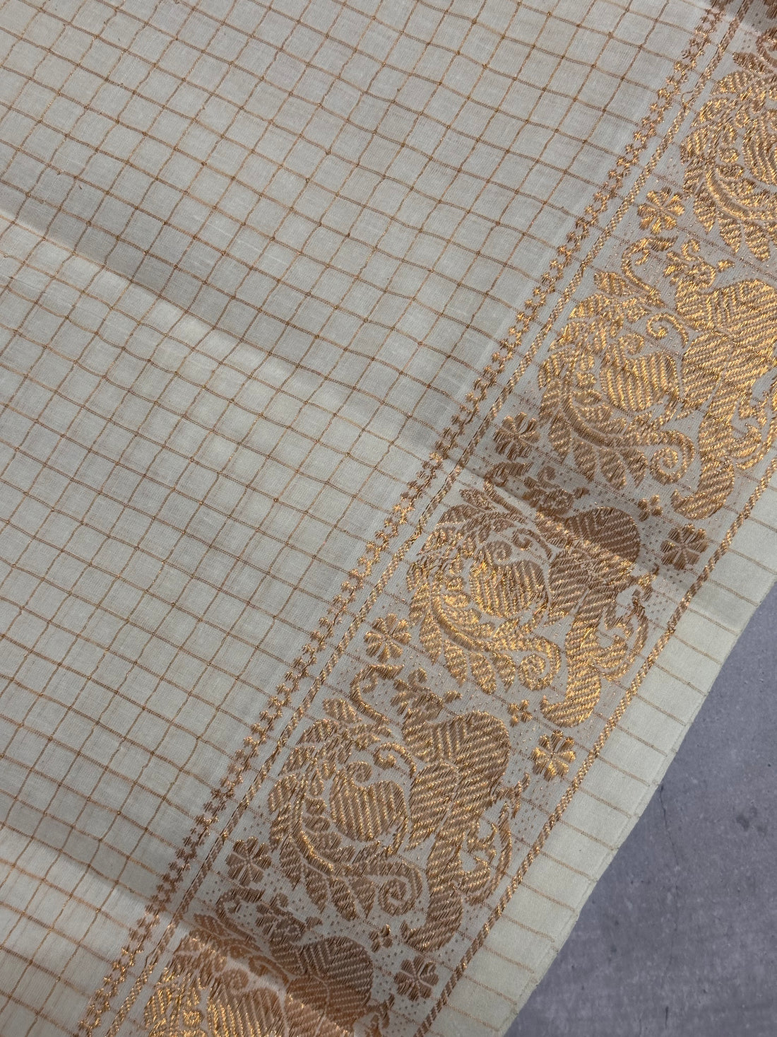 Aarna | White and Gold Sungudi Cotton Saree