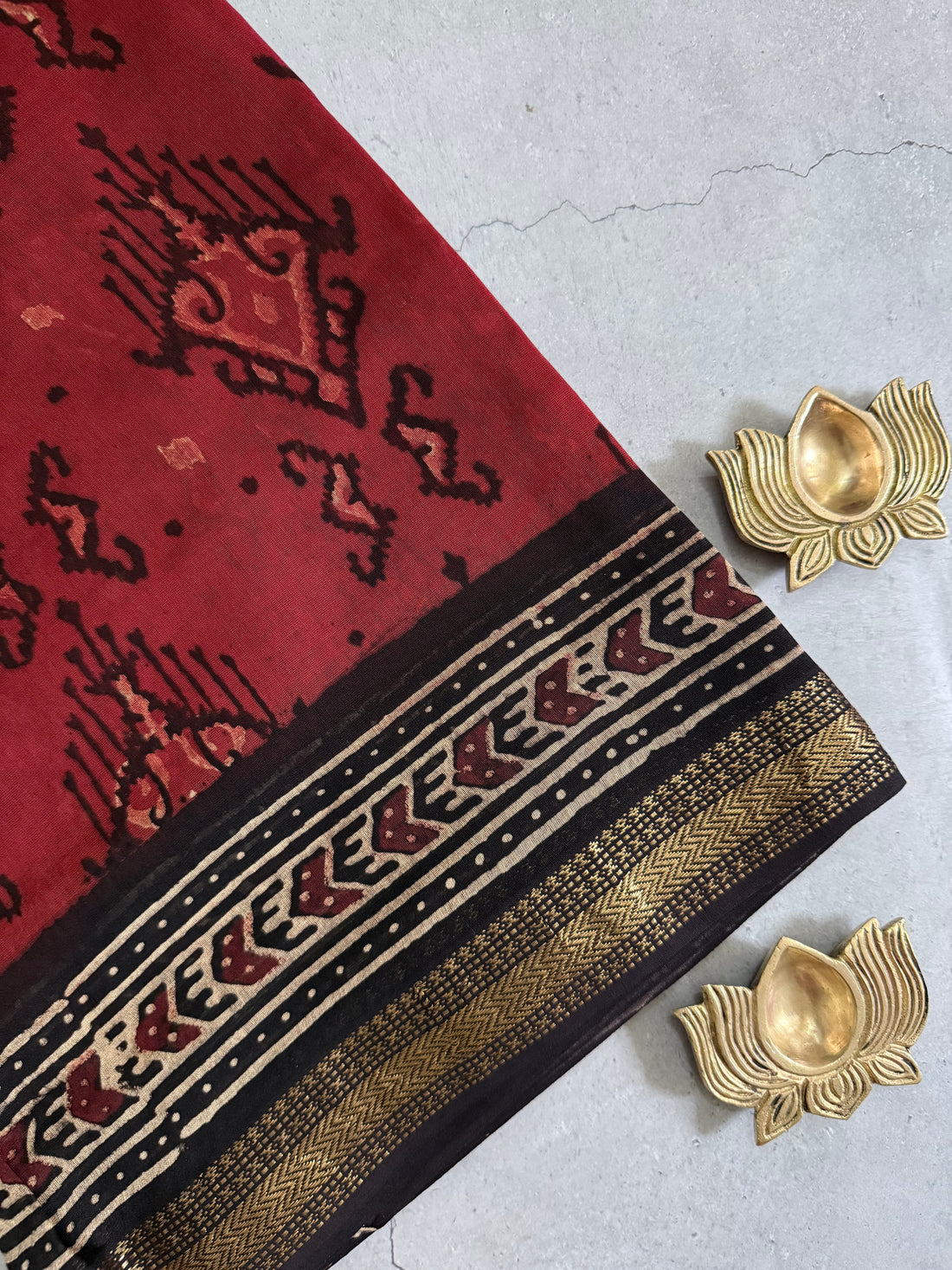 Kameshwari | Red and Black Block Printed Maheshwari Saree