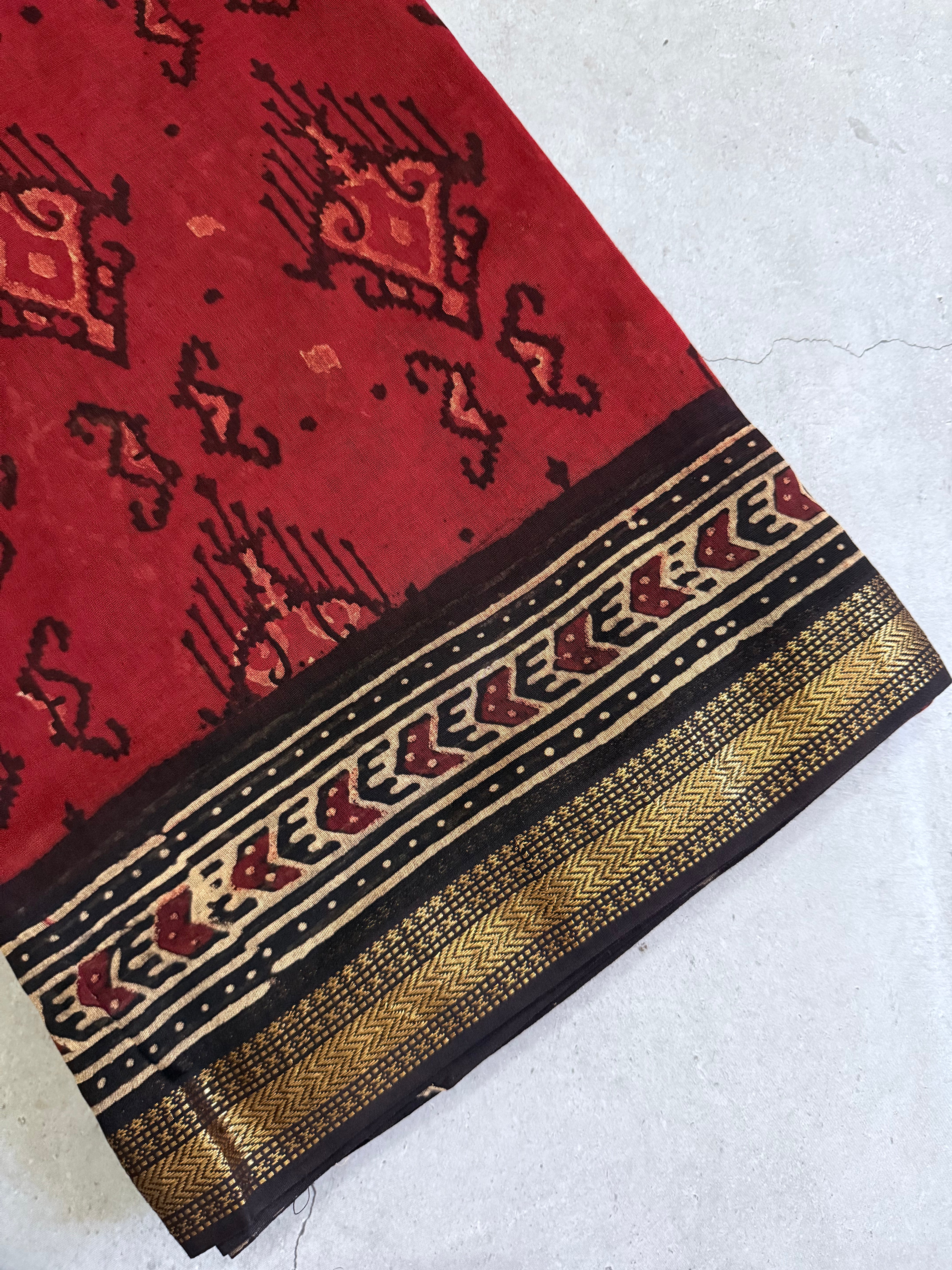 Kameshwari | Red and Black Block Printed Maheshwari Saree