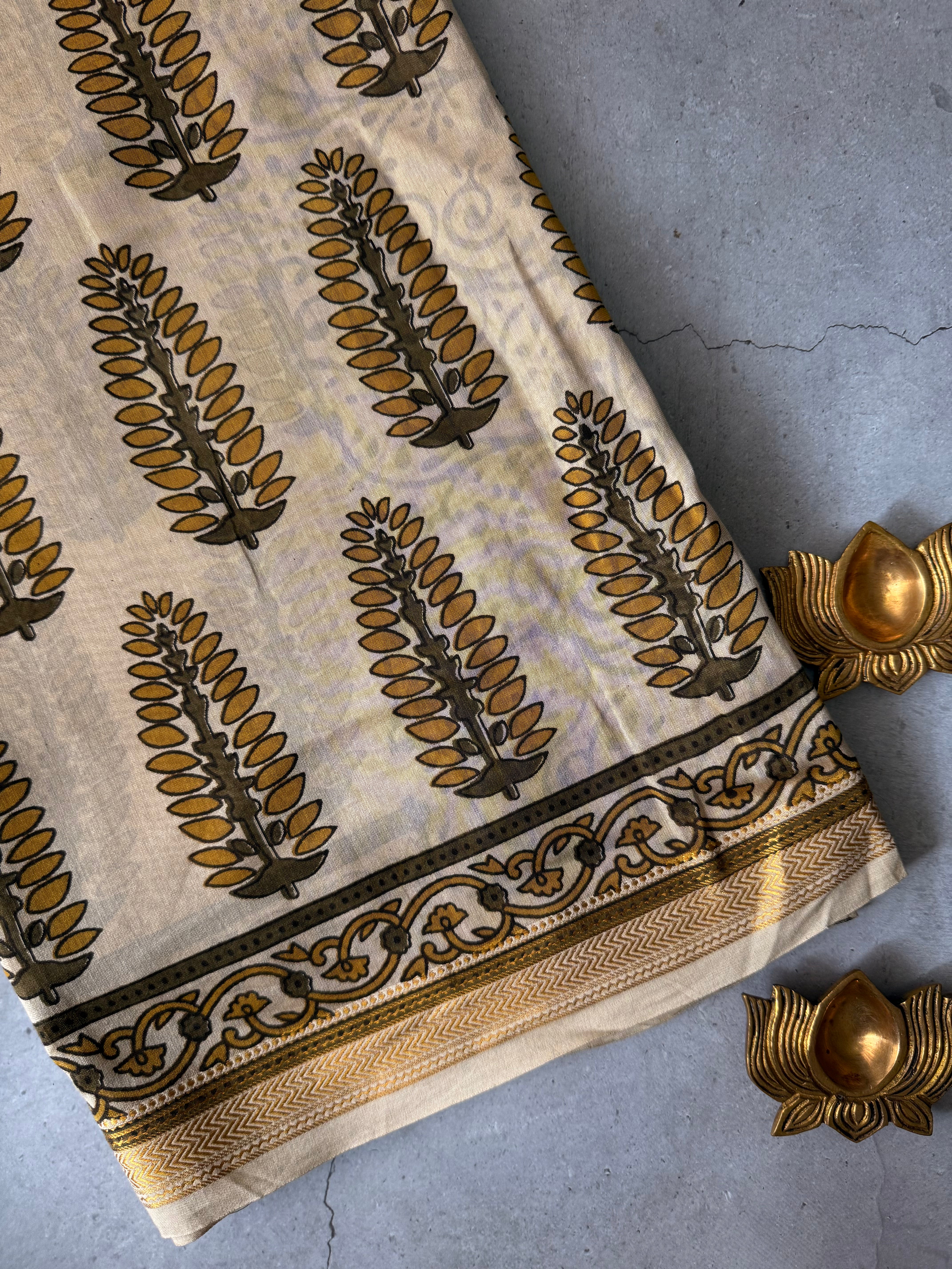 Charumalli | Off White Block Printed Maheshwari Saree