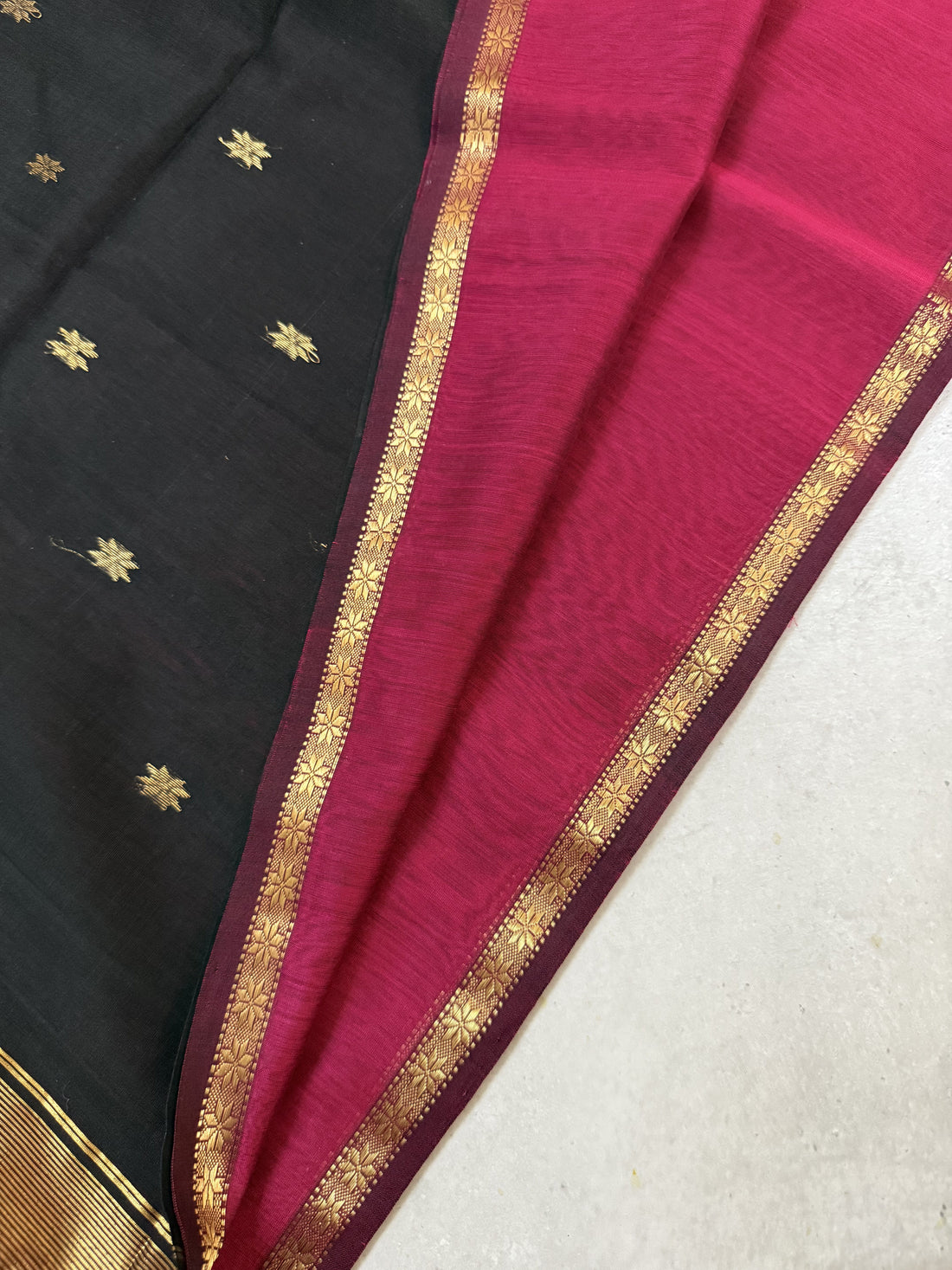 Menaka | Pink And Black Maheshwari Silk Cotton Saree