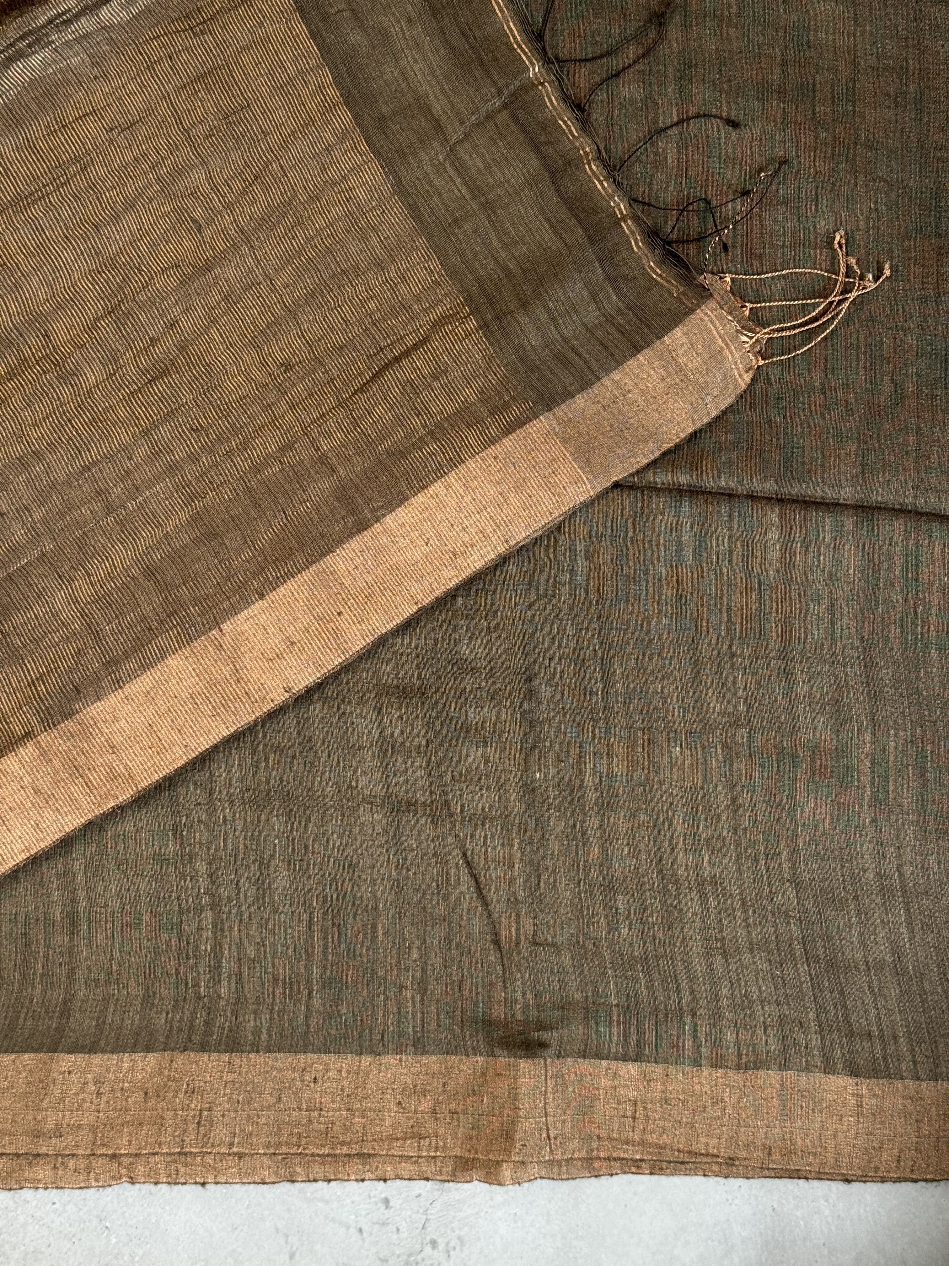 Vaanathi | Dark Green and Gold Matka Silk Saree