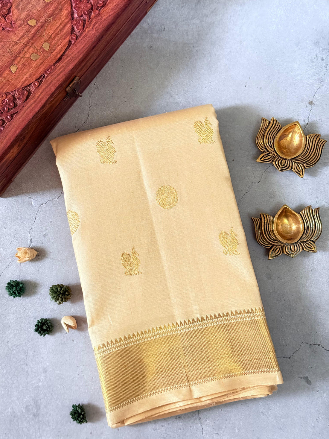 Shivangi | Classic Off White and Gold Kanjivaram Silk Saree