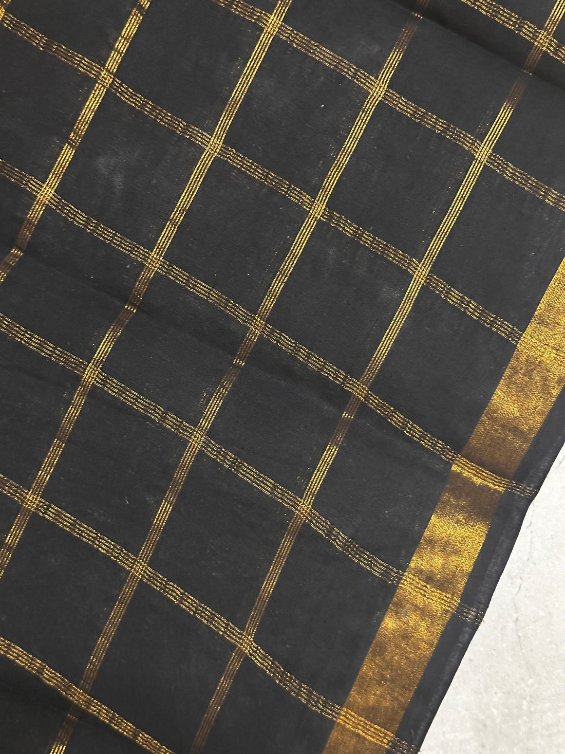 Niyati | Black and Gold Sungudi Cotton Saree